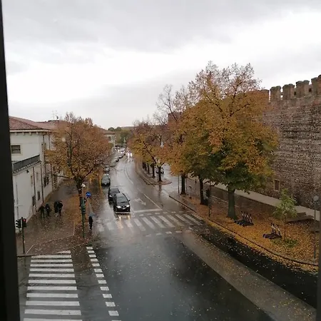 - Centre Гостьовий будинок Верона
