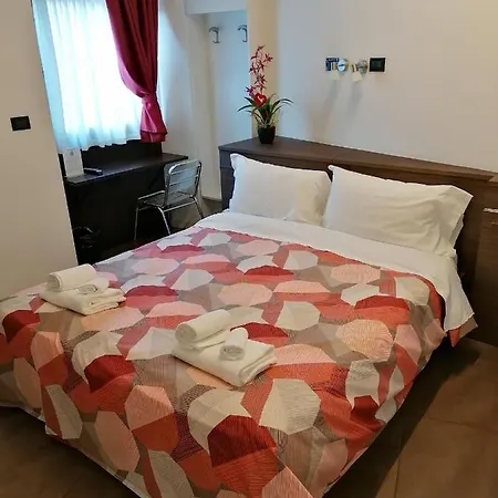 - Centre 2*